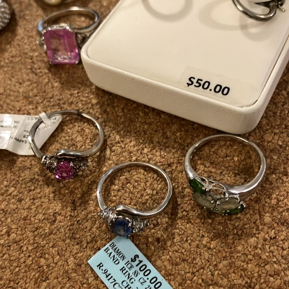 Big lot of ladies assorted beautiful jewelry in need of repairs, super deal!!! - Picture 8 of 10